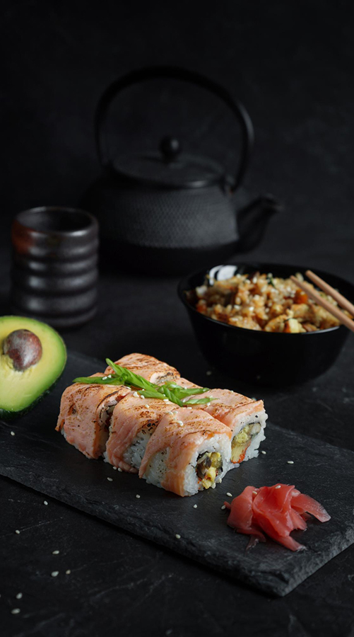 rollo de sushi rellenado